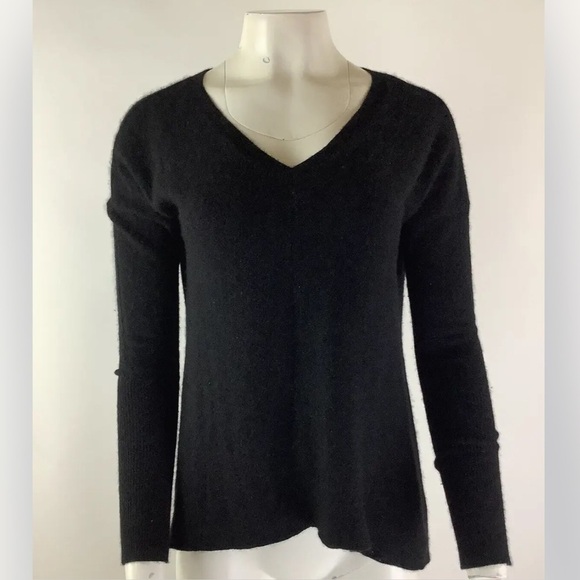 White + Warren Sz S 100% Cashmere V Neck Sweater Black Pullover Hi Low Hem - Picture 1 of 6